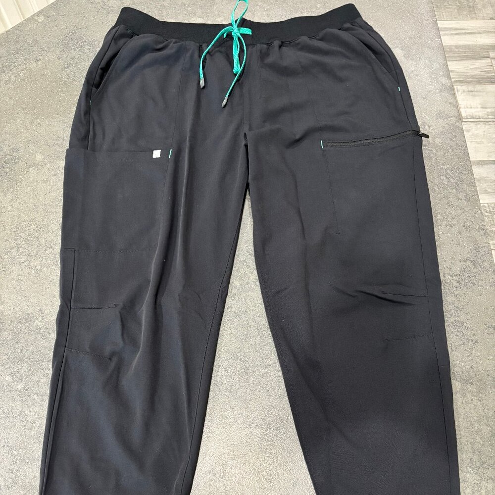 On-Call Scrub Jogger by Fabletics Size XXL/1X - Picture 2 of 4